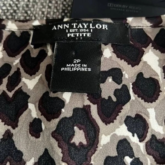 Ann Taylor Petite Animal Print V Neck Ruffle Blouse Brown - Picture 3 of 4